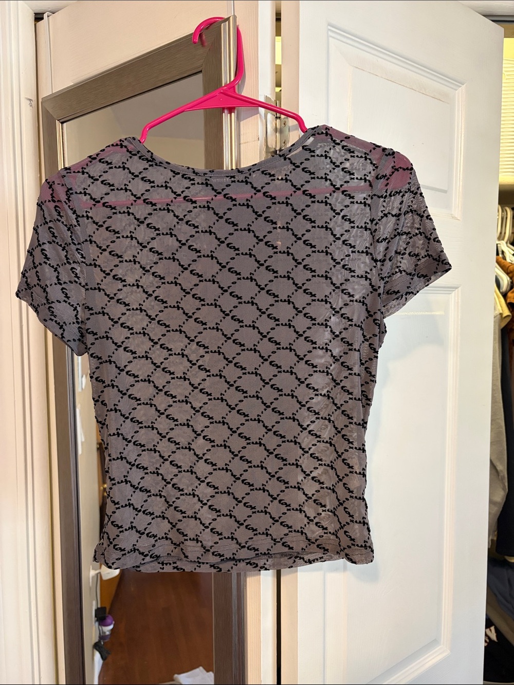White Fox Boutique Gray Short-Sleeve Tee with Black Geometric Print